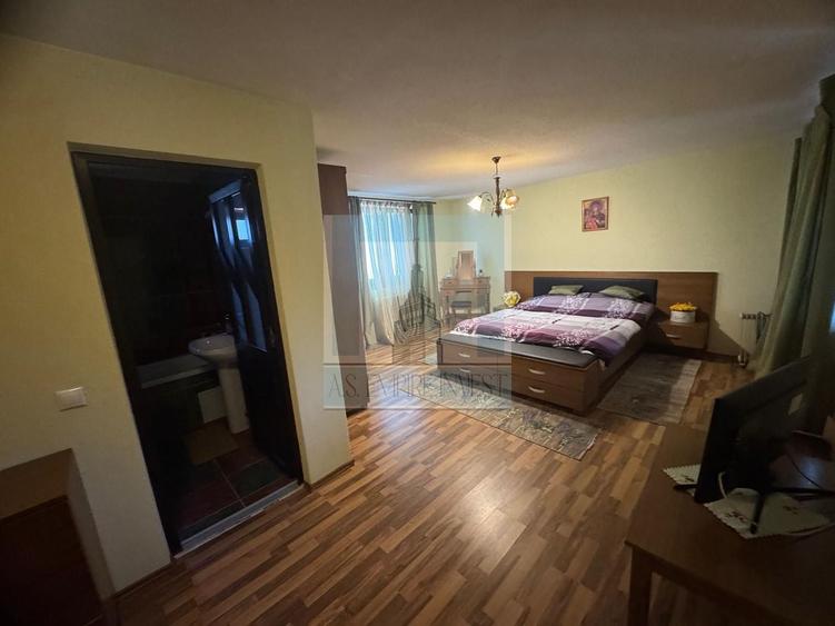 Casă individuală cu 11 camere cu Canalizare în Hoghiz