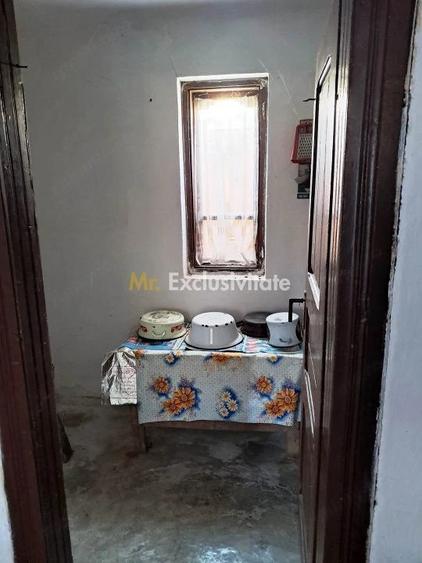 Casă cu 5 camere cu Teren 1466 Mp în Polovragi