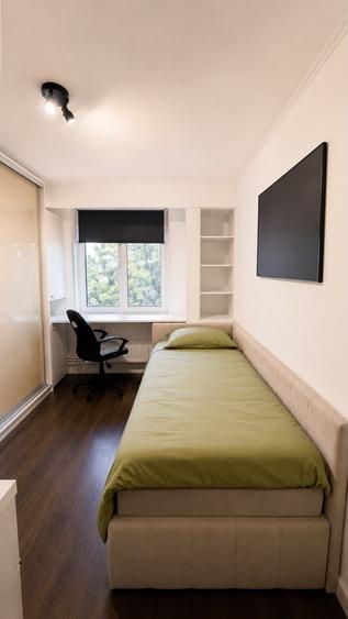 Apartament cu 3 camere decomandat în Trocadero