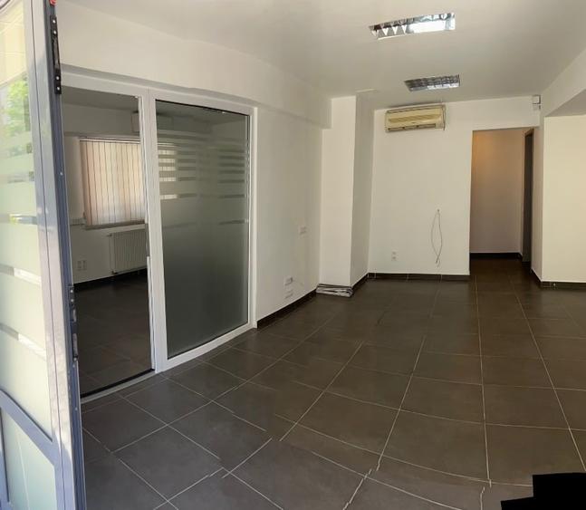 Birou, de 130 mp, în Central