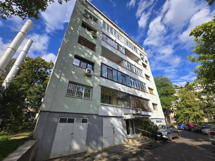 Apartament cu 3 camere decomandat în Copou