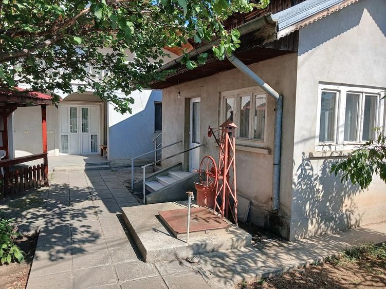 Casă cu 4 camere cu Teren 450 Mp în Bolintin-Deal