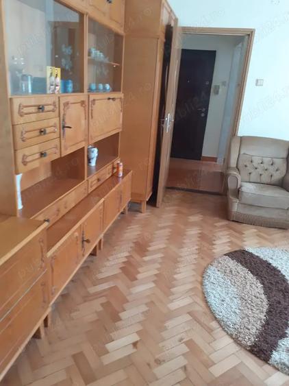 Apartament cu 2 camere semidecomandat în Simeria