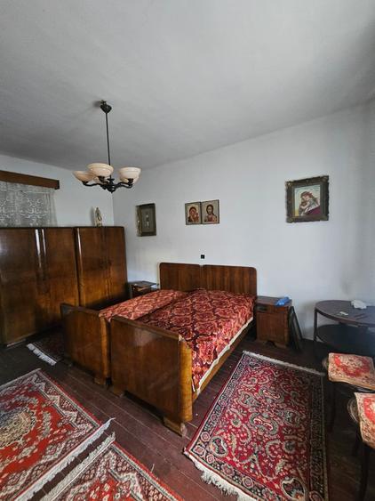 Casă individuală cu 6 camere cu Garaj în Cetate