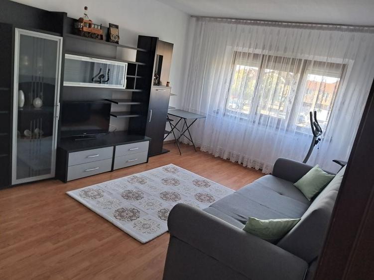 Apartament cu 2 camere decomandat în Cihei