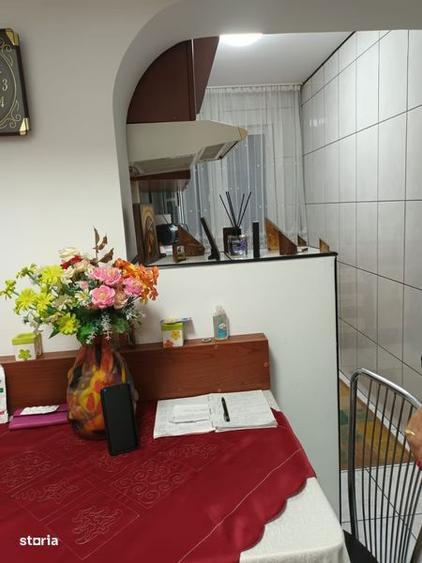 Inchiriez apartament 3 camere Ostroveni - 1