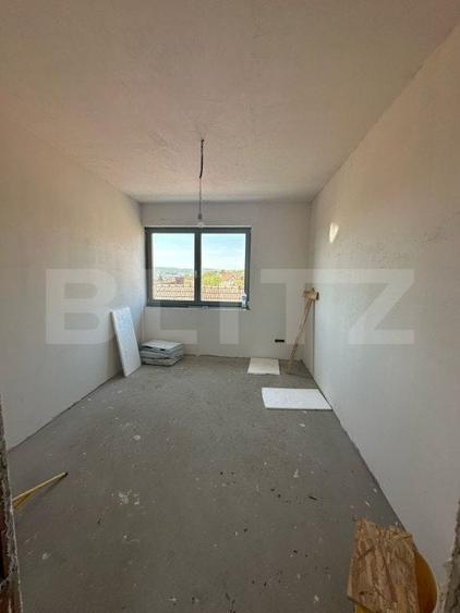 Casă individuală cu 4 camere cu Canalizare în Dâmbul Rotund