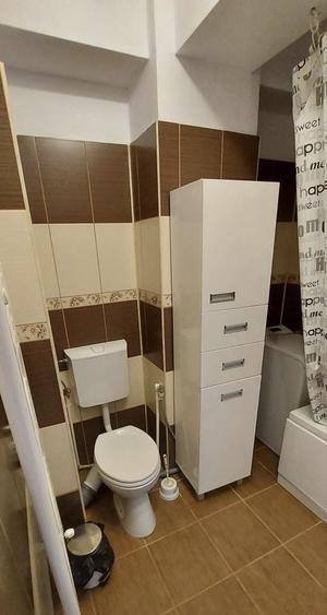 Garsonieră decomandată în Roșu