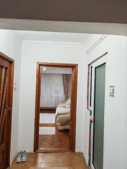 Apartament cu 3 camere decomandat în Obor