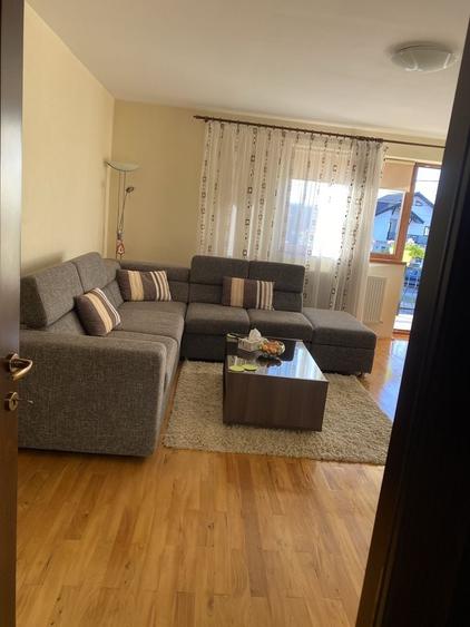 Apartament cu 3 camere decomandat în Petrești