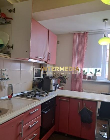 Apartament cu 3 camere decomandat, mobilat în Central