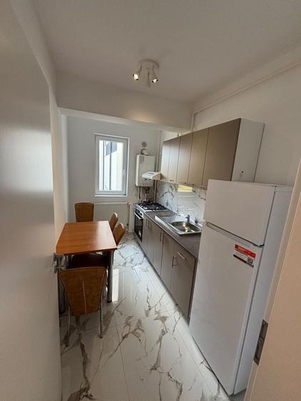Apartament cu 2 camere decomandat în Roșu