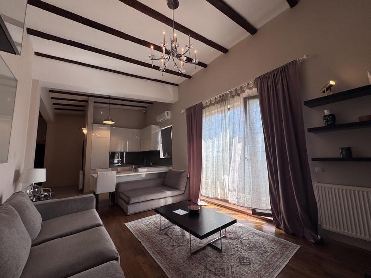 Apartament cu 3 camere semidecomandat în Europa