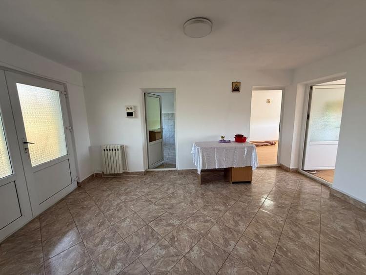Apartament cu 3 camere decomandat în C5