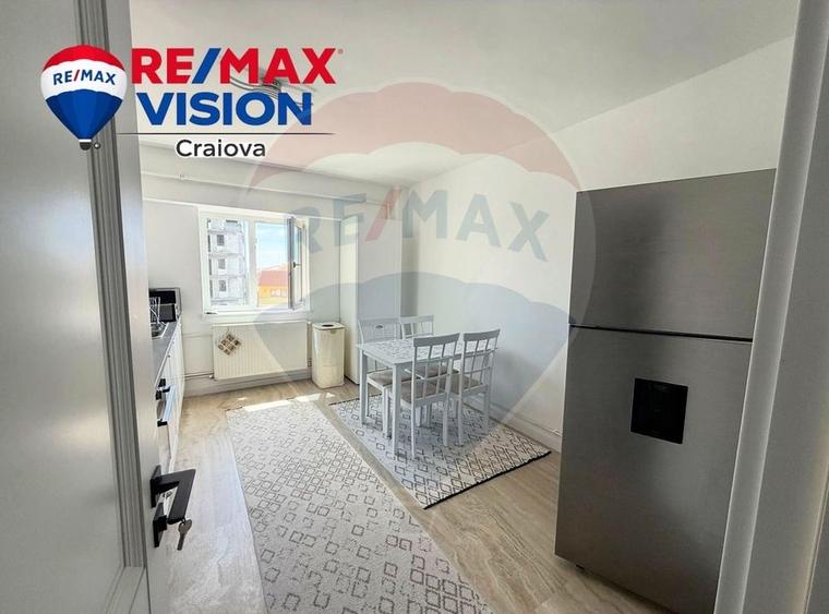 Apartament cu 4 camere decomandat în Central