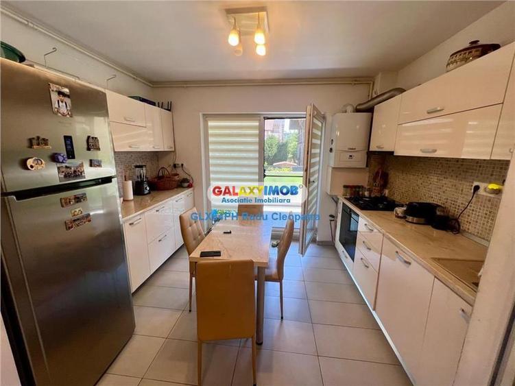 Apartament cu 3 camere decomandat, mobilat în Albert