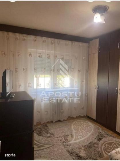 Apartament cu 3 camere semidecomandat în Sânleani