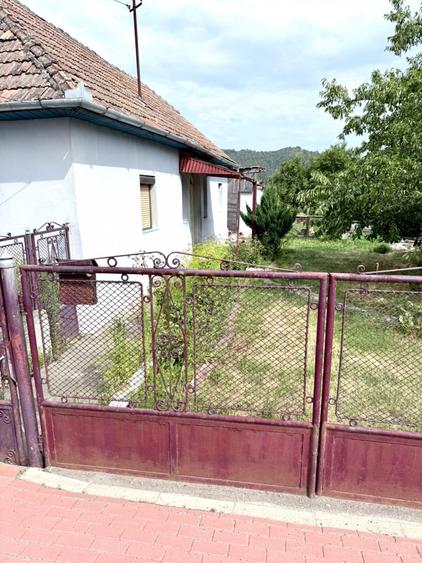 Casă individuală cu 2 camere cu Canalizare în Iclod
