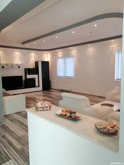 Casă cu 6 camere cu Teren 2255 Mp în Cenad