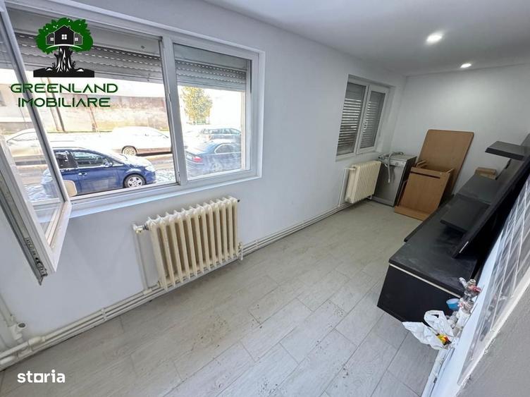 Apartament cu 4 camere decomandat în Nicolina