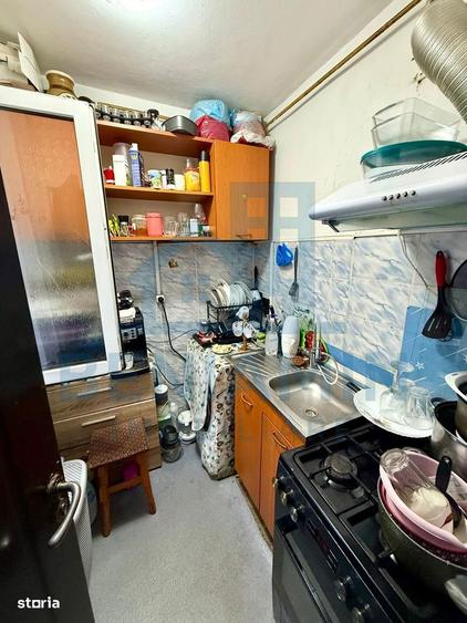 Apartament cu 2 camere semidecomandat în Craiovița Nouă