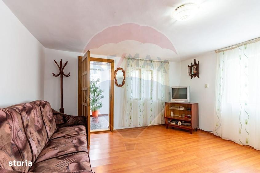 Casă cu 4 camere în Teiș