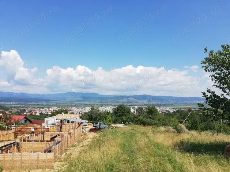 Teren de 360 mp, în Central
