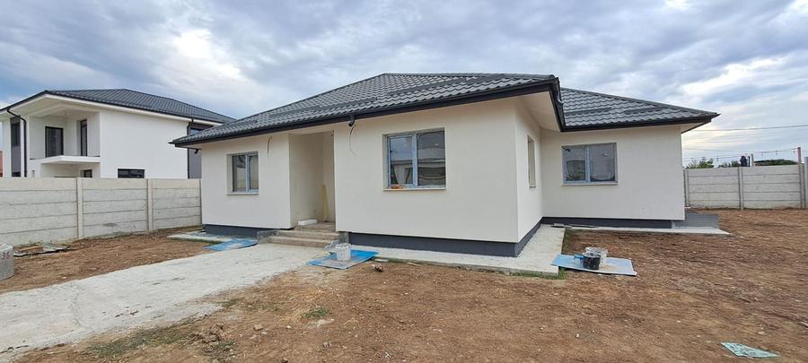 Casă individuală cu 4 camere cu Canalizare în Dragomirești-Deal