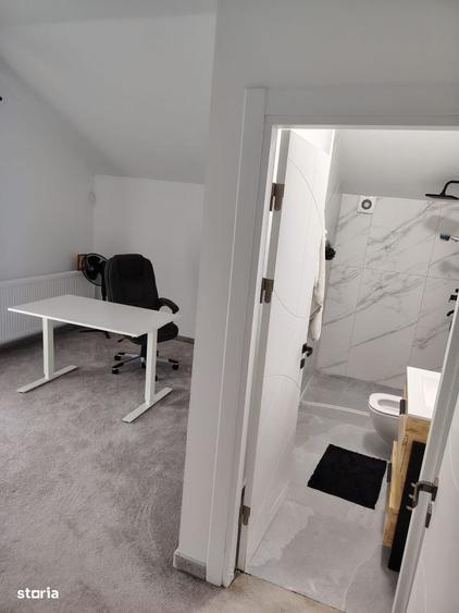 Casă cu 4 camere în Izvorani