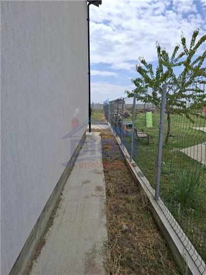 Casă individuală cu 3 camere cu Canalizare în Domnești