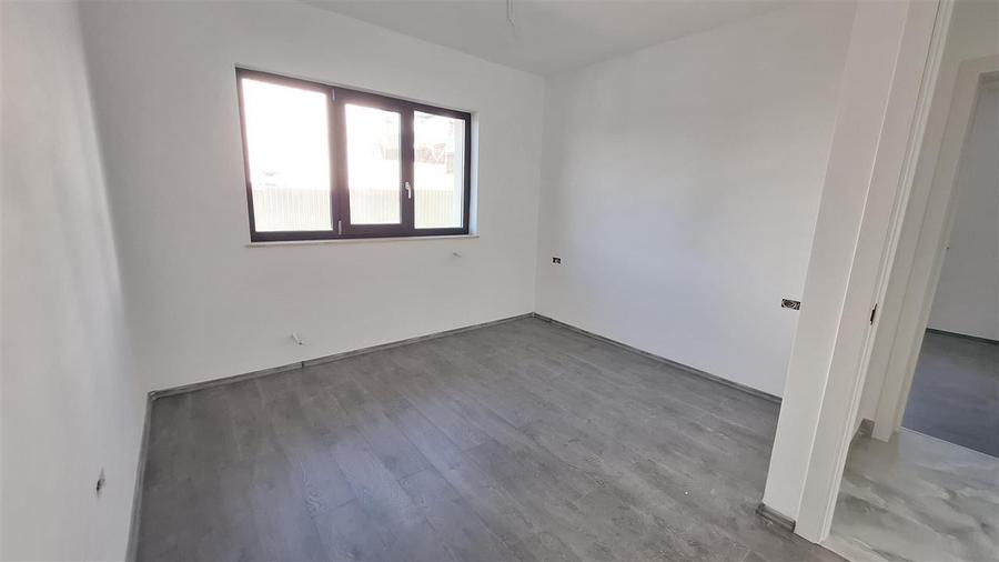 Duplex cu 4 camere cu Canalizare în Valea Lupului