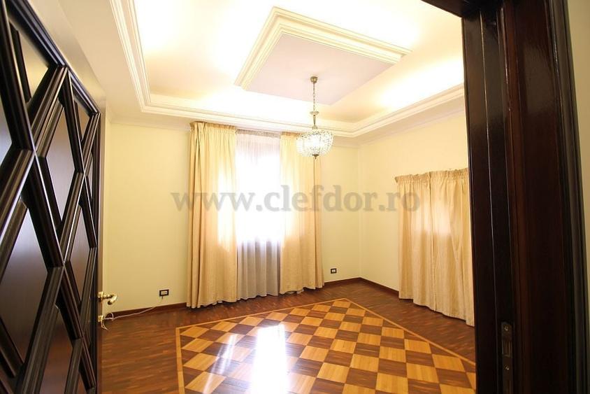 Casă individuală cu 29 camere cu Canalizare în Capitale