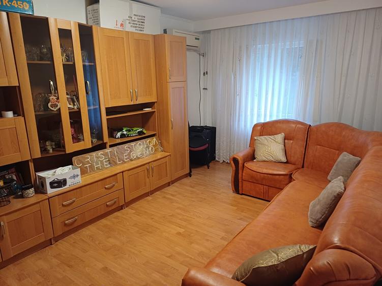 2 camere decomandat , etaj 1 /4 , centrala gaze - 2