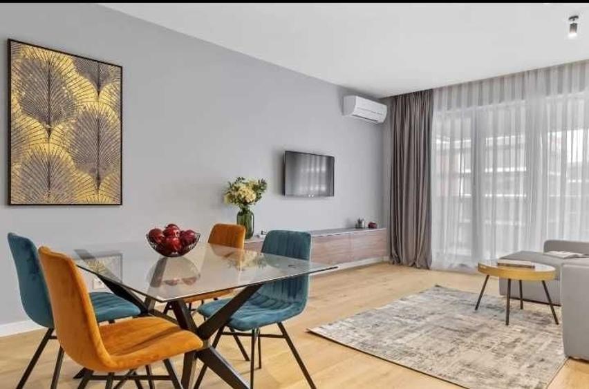 Apartament cu 4 camere decomandat în Central