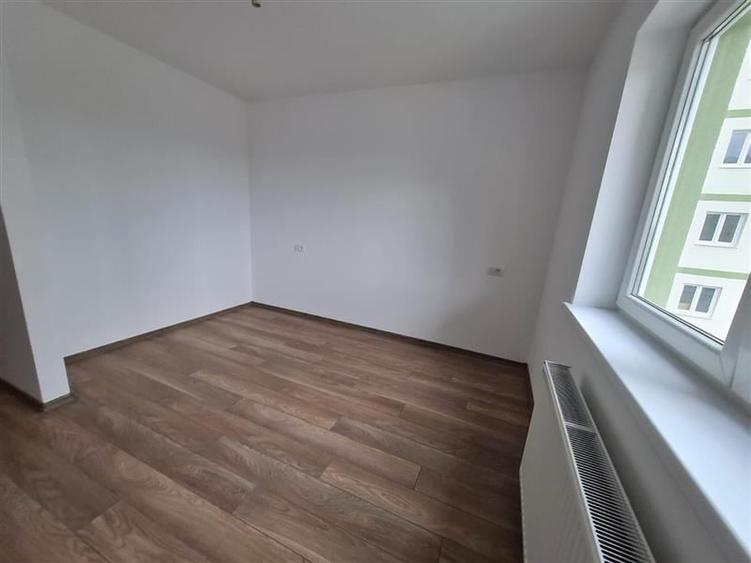 Apartament cu 2 camere decomandat în Tractorul