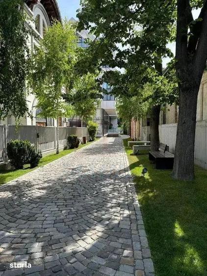 Casă cu 3 camere cu Canalizare în Central