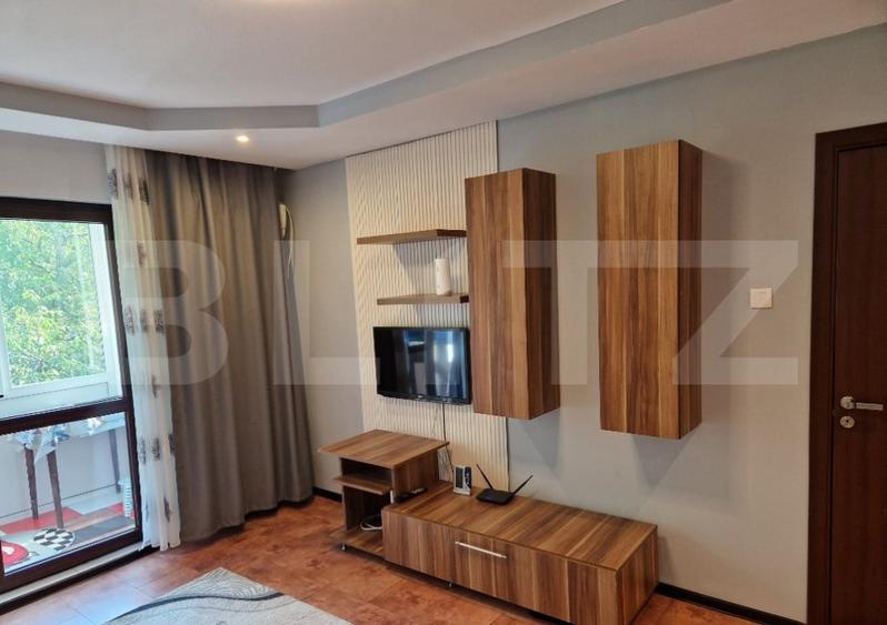 Apartament cu 3 camere semidecomandat, mobilat în Baza 3