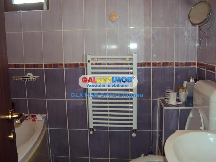 Casă cu 4 camere cu Garaj în Vidra