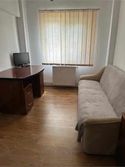 Apartament cu 3 camere decomandat în Sud