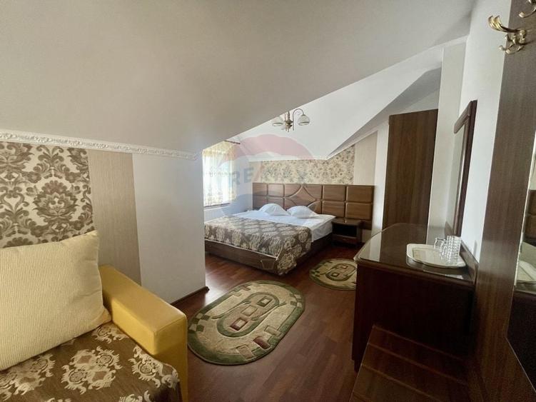 Hotel/Pensiune, de 1,400 mp, în Central
