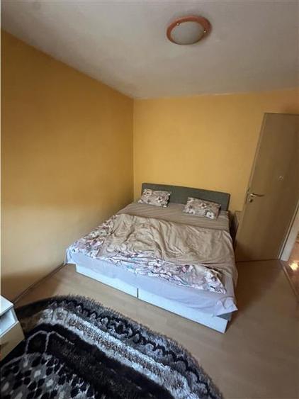 Apartament cu 3 camere semidecomandat, mobilat în Aradului