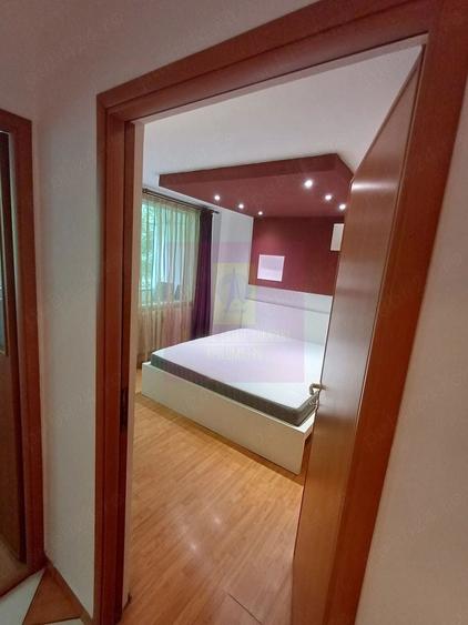 Apartament cu 3 camere decomandat, mobilat în Berceni