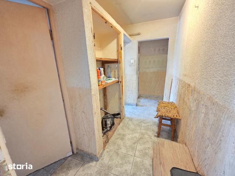 Apartament cu 3 camere semidecomandat în Micro 6
