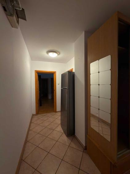 Apartament cu 4 camere semidecomandat în Hărmanului