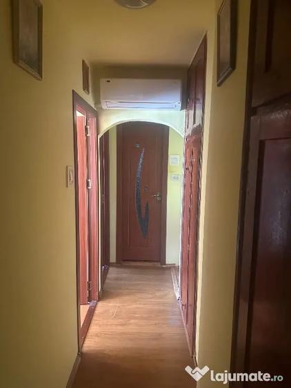 Apartament cu 3 camere decomandat în Buzaului