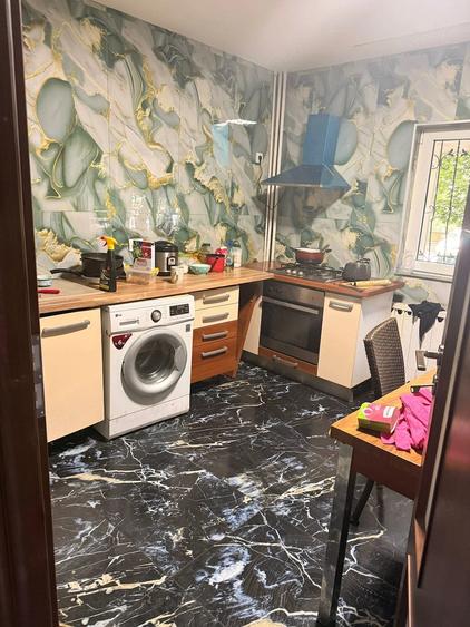 Apartament cu 4 camere decomandat în Vitan