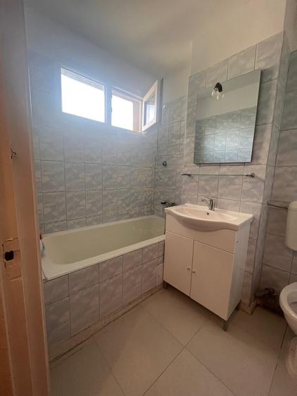 Apartament cu 2 camere semidecomandat în Berceni