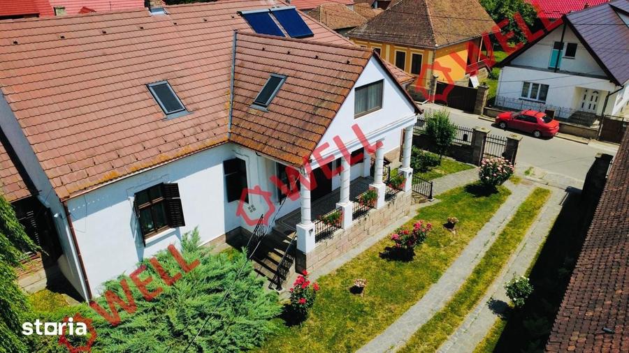 Casă cu 6 camere cu Teren 5000 Mp în Bățani