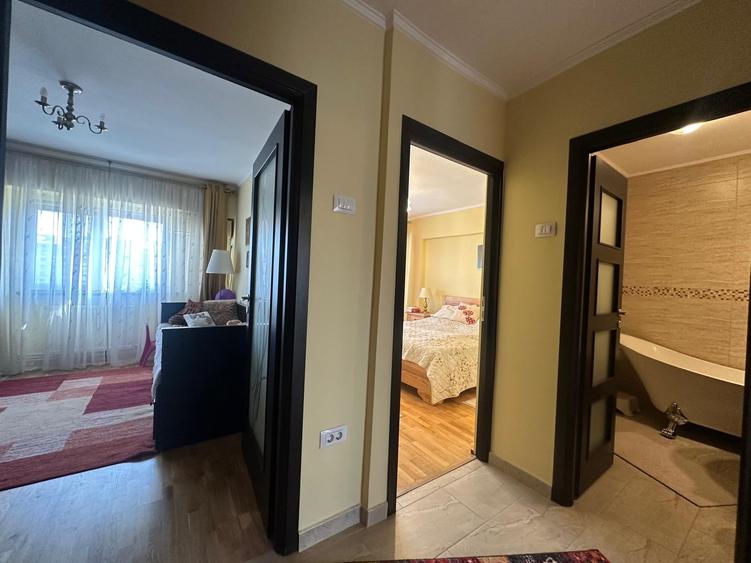 Apartament cu 4 camere decomandat în Gară