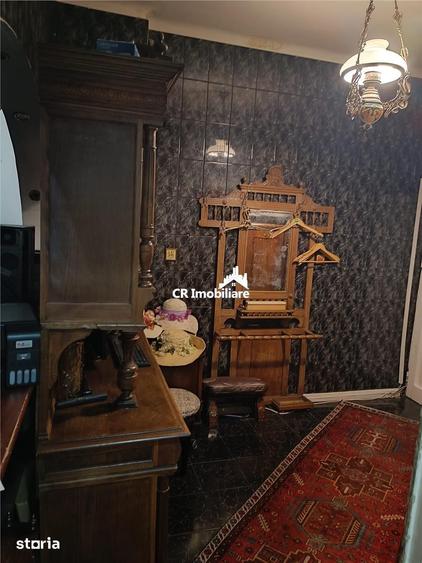 Apartament cu 4 camere semidecomandat în Centrul Civic
